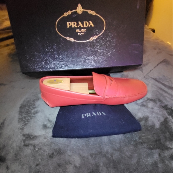 100% Authentic Prada Saffiano Leather Driving Loafers Size 12US Fuoco Red main image 7